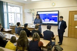 С 1 сентября зарплаты московских педагогов повысят на 24%