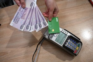 Зарплаты бюджетников Карелии проиндексируют на 7,6%