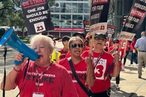 Работники отеля Hilton Americas-Houston добились повышения зарплаты после 40 дней забастовки