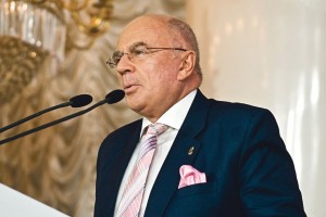 Александр Запесоцкий отвергает обвинения и подает иск к газете «КоммерсантЪ»