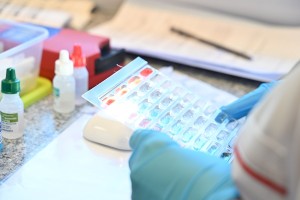 Сотрудникам хотят разрешить работать на больничном