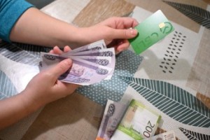 Регионы получат 14 миллиардов рублей на частичную компенсацию зарплат бюджетникам