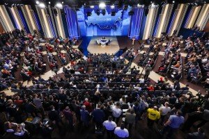 Путин: Рабочие профессии становятся престижными