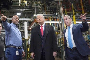 Профсоюз защищает рабочего, освиставшего Трампа