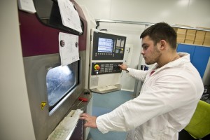 Зарплаты в «оборонке» и IT могут вырасти на 20% в 2026 году