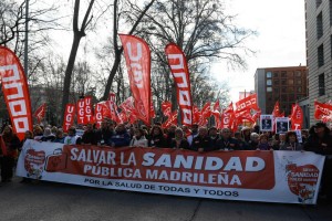 Тысячи мадридцев протестовали против политики в области здравоохранения