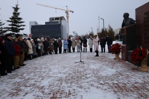 Камазовцы почтили память первого генерального директора Льва Васильева