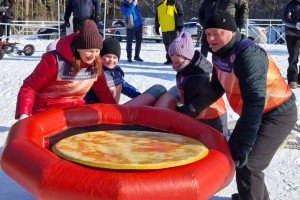 «Весенний разгуляй» на ЧТЗ: профсоюз объединил заводчан в проводах зимы