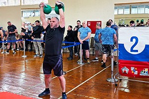 Работники ведомственной охраны Минтранса России поучаствовали в соревнованиях по гиревому спорту