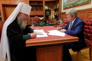 Свердловские профсоюзы подписали соглашение о сотрудничестве с Екатеринбургской епархией
