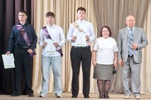 Представители Рослеспрофсоюза поздравили выпускников Сыктывкарского лесопромышленного техникума
