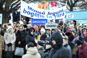 Минимальная зарплата в Молдове по требованию профсоюзов может вырасти на четверть