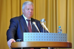 Кулаком по круглому столу