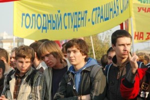 Медведев поручил проверить информацию о задержках стипендий
