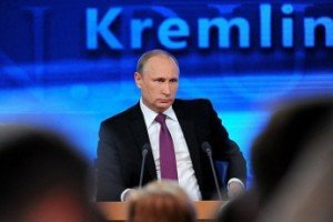 Путин срезал зарплату себе и Медведеву на 10%