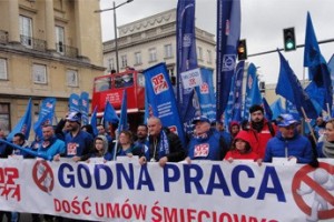 В Варшаве проходит многотысячная профсоюзная манифестация