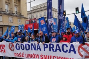 В Варшаве проходит многотысячная профсоюзная манифестация