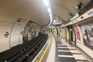 Подземка встала