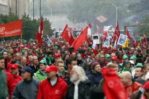 А правительство не уходит...