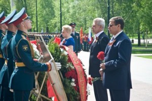 Профсоюзы возложили цветы к могиле Неизвестного солдата