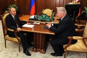 Путин поддержал идею ФНПР о приоритете выплаты зарплаты