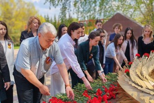 Профсоюзная молодёжь и профактив КАМАЗа возложили цветы в Парке Победы