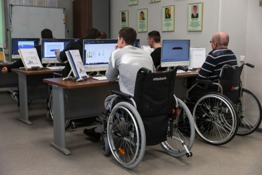 Человеком украсят место