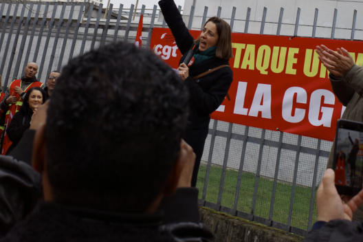 На лидера крупнейшего профсоюза Франции подали в суд за критику корпораций