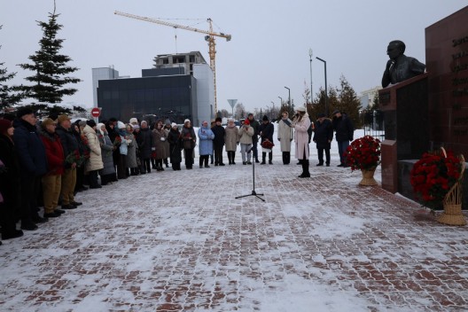 Камазовцы почтили память первого генерального директора Льва Васильева