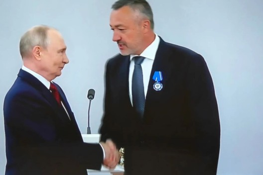 Президент Путин вручил орден Почета генсеку ВКП Виктору Пинскому