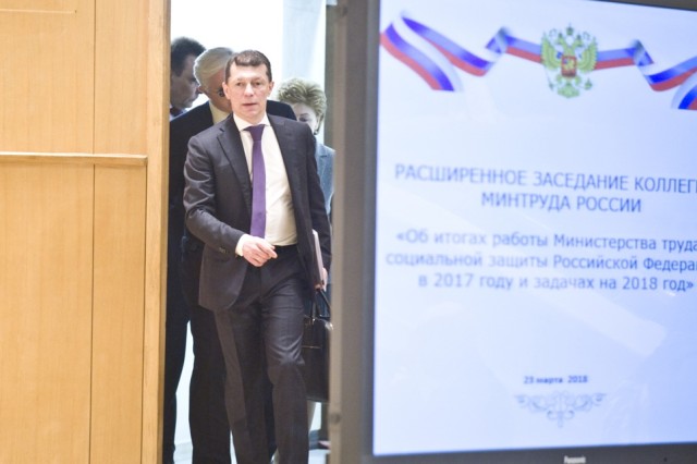 Топилин считает переход на четырехдневку долгим процессом
