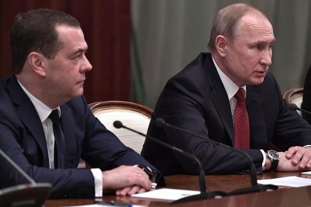 Правительство России ушло в отставку
