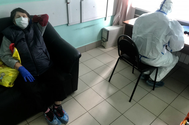 Соцвыплаты за помощь больным коронавирусом продлили до конца 2021 года