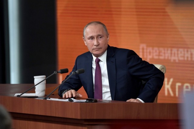 Путин подписал указы о единовременной выплате пенсионерам