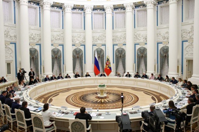 Меры поддержки семей обсудили на Совете по реализации государственной демографической и семейной политики Меры поддержки семей обсудили на Совете по реализации государственной демографической и семейной политики