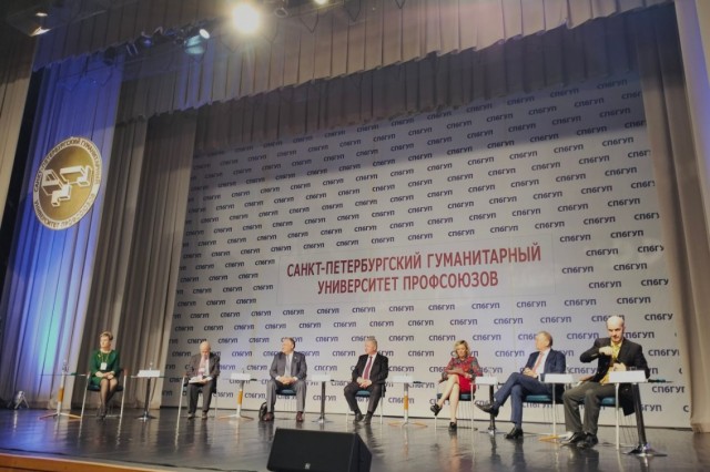 Президент Балтийской коллегии адвокатов: изъятие у ФНПР зданий СПбГУП нарушает Конституцию Президент Балтийской коллегии адвокатов: изъятие у ФНПР зданий СПбГУП нарушает Конституцию