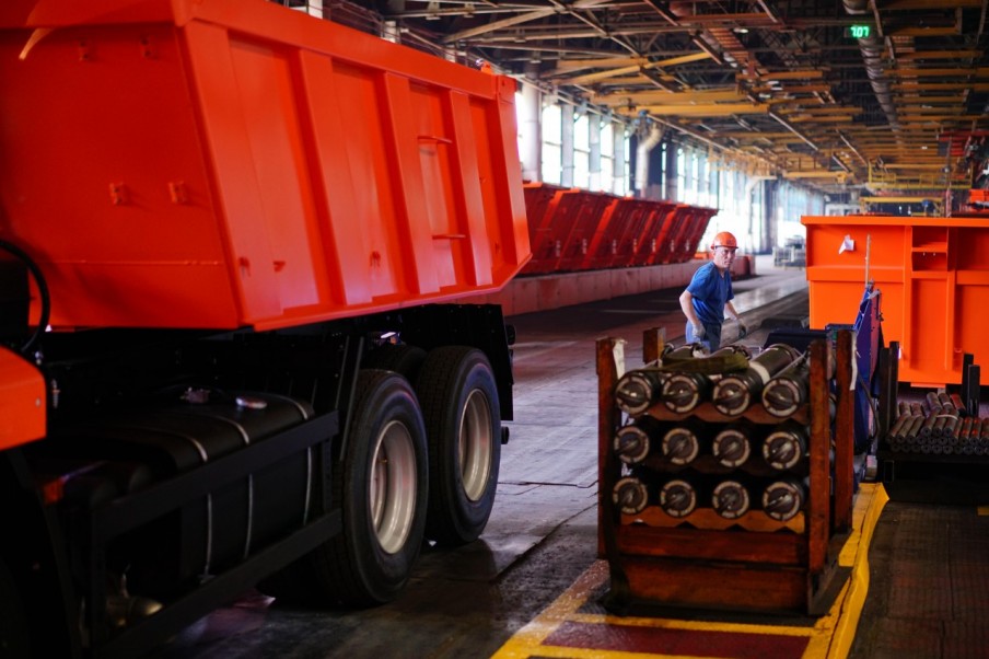 Самосвалы - одна из визитных карточек завода НЕФАЗ