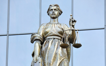 Верховный суд спорит с Конституцией