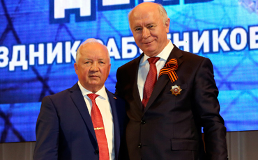 От профсоюза и губернатора