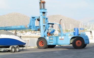 Портовые рабочие Испании пригрозили правительству забастовками