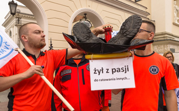 Польские спасатели угрожают забастовкой
