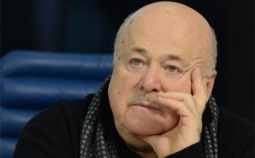 Майские указы играют в театре на тройку