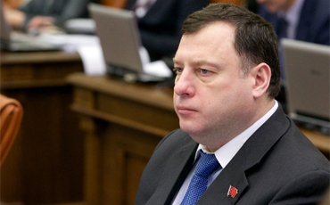 Голосование по закону о “рабочем управлении” подправили