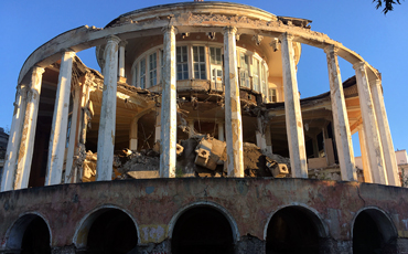 Руины и сотоварищи