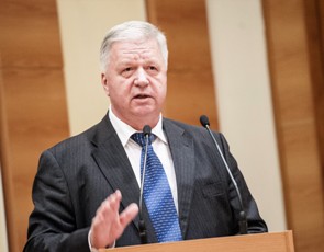 ФНПР предлагает не спешить со слиянием соцфондов