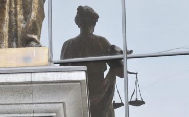 Кому закон написан?