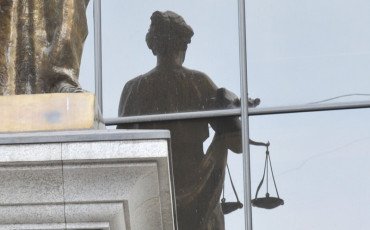 Кому закон написан?