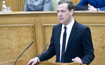 Медведев призвал правительство побыстрее найти деньги на майский указ