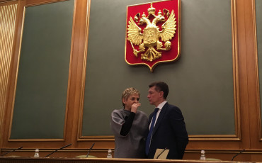 Педагоги и медики уйдут на пенсию на 8 лет позже