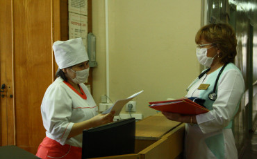 Вертикаль управления ОМС выровняет зарплаты врачей в регионах